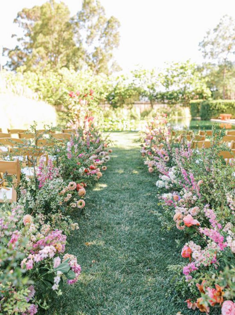 CAMINOS DE FLORES EN LA CEREMONIA camino-de-flores-boda-765x1024 