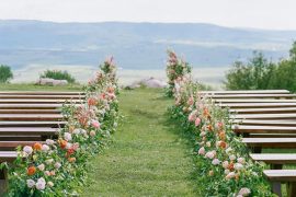 CAMINOS DE FLORES EN LA CEREMONIA