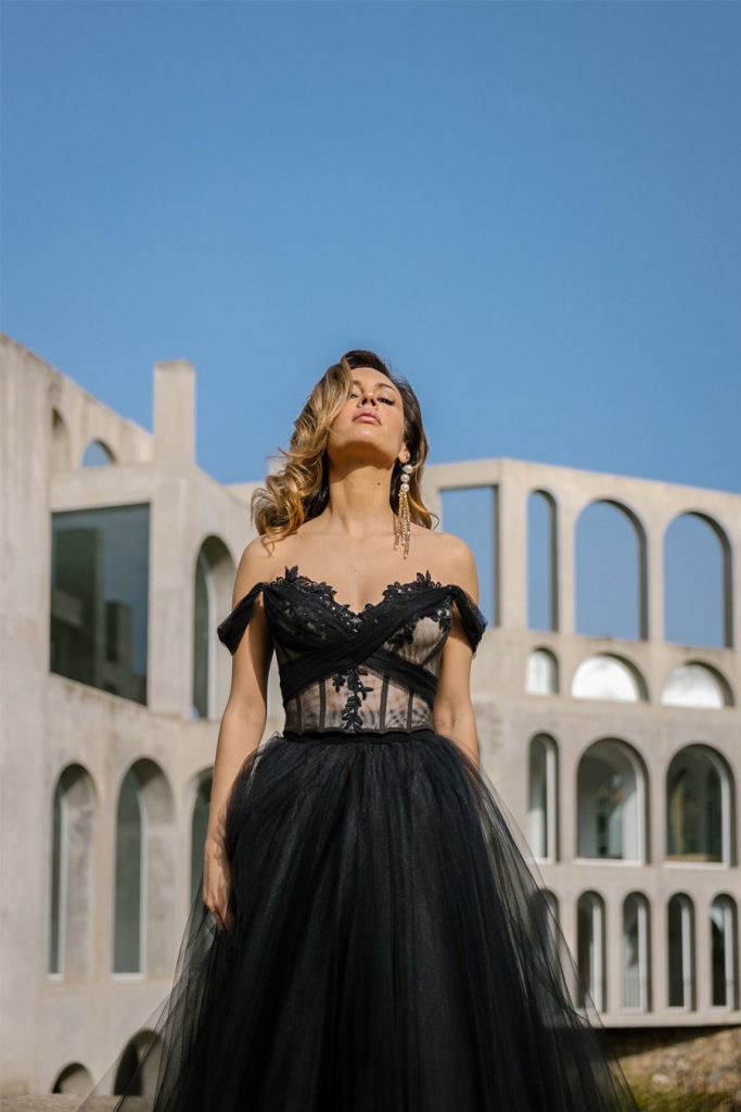 BAJO LA ESTELA DE ELSA SCHIAPARELLI vestido-negro-novia-683x1024 