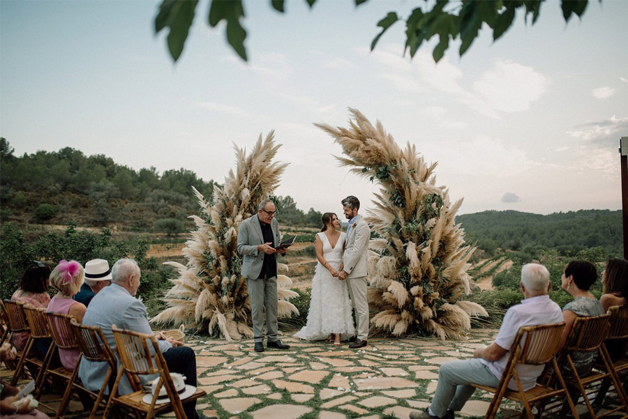 JESS & KEIRAN: UNA BODA DIFERENTE EN UNA MASÍA DE PELÍCULA ceremonia-boda 