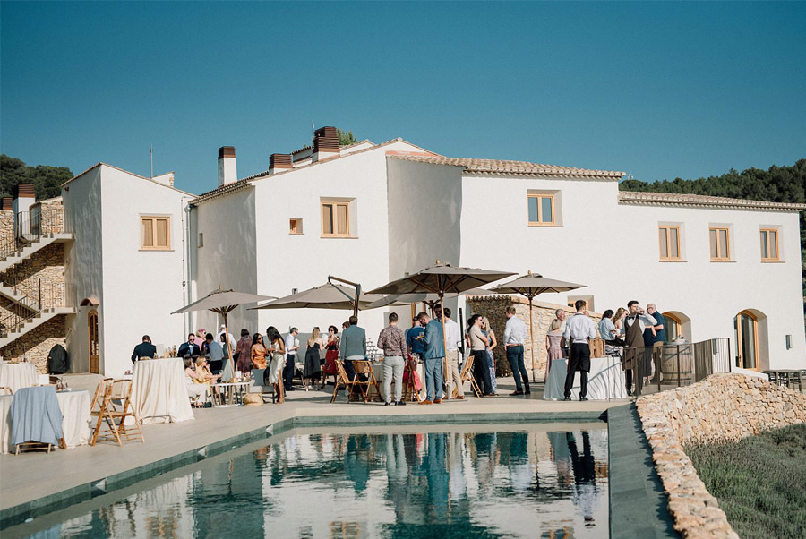 JESS & KEIRAN: UNA BODA DIFERENTE EN UNA MASÍA DE PELÍCULA cocktail-boda 