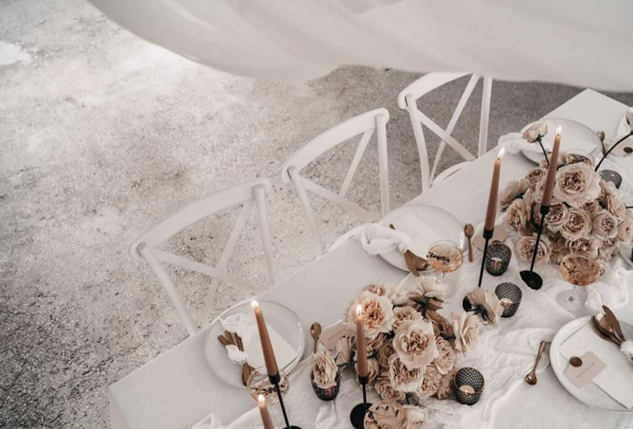 MOCHA MOUSSE, NUEVO COLOR DEL AÑO 2025 mesa-boda-mocha-mousse 