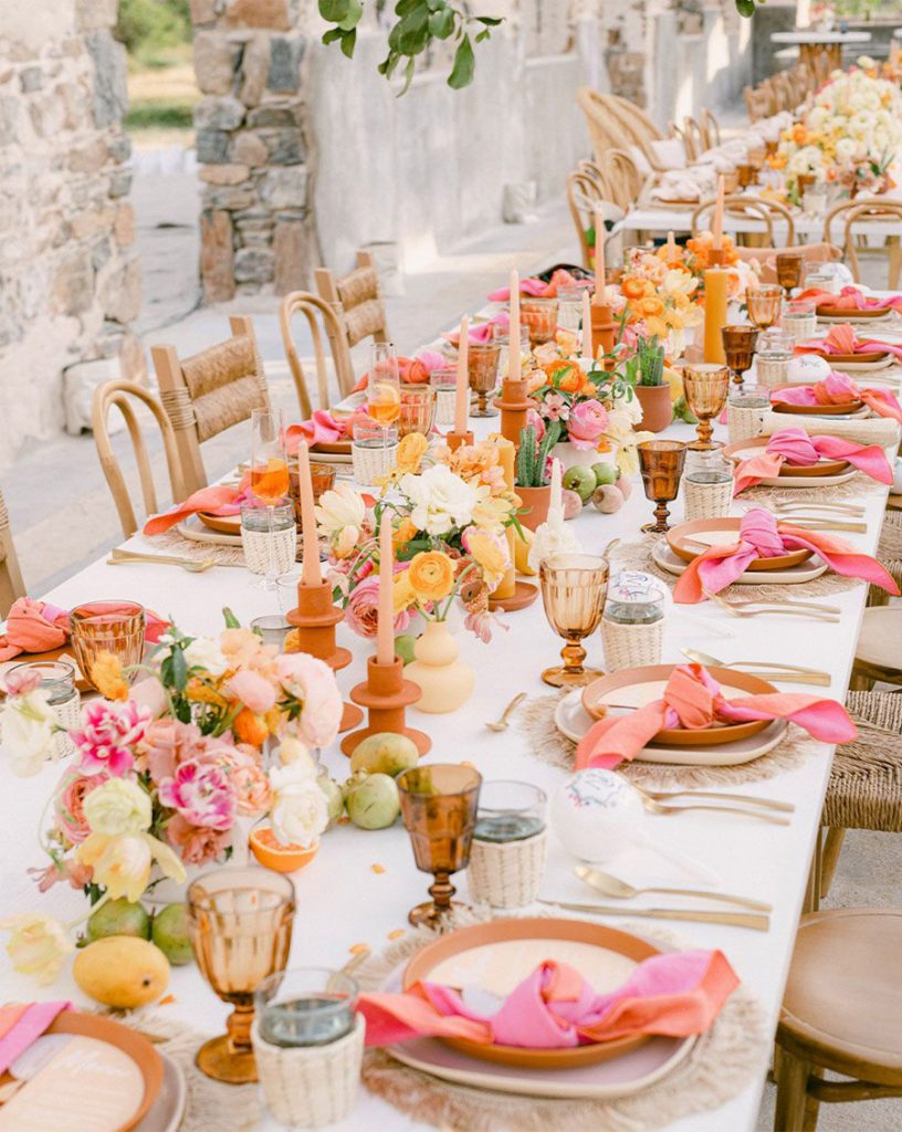 CLAVES PARA UNA PLANIFICACIÓN FINANCIERA INTELIGENTE: TU BODA SOÑADA SIN SORPRESAS mesas-boda-816x1024 