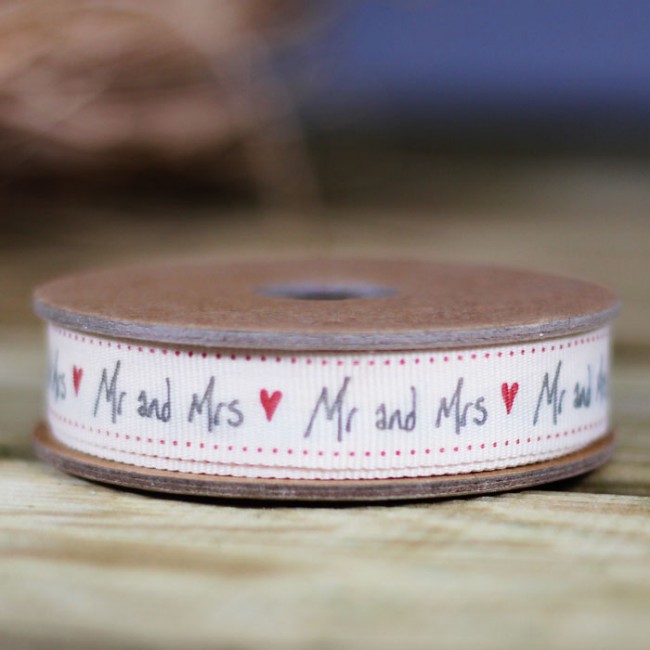 Cinta Mr & Mrs corazones rojos: Detalles y decoración