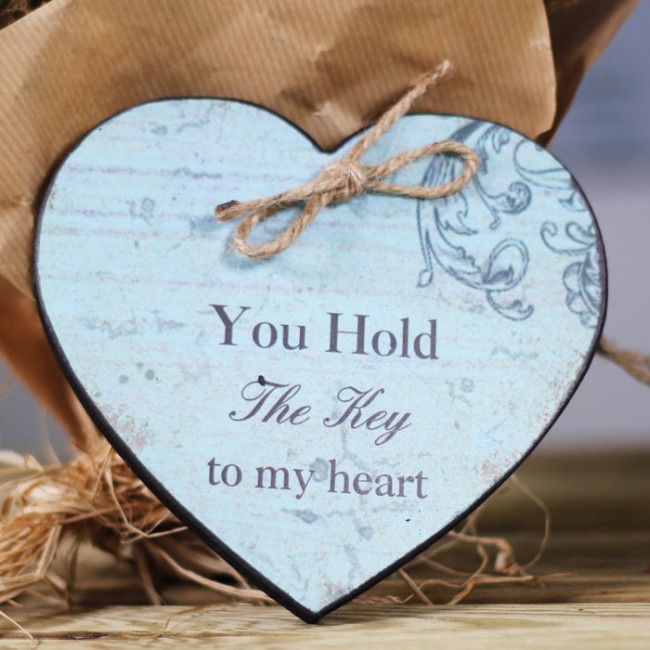 Colgante de madera You Hold the Key to My Heart: Detalles únicos