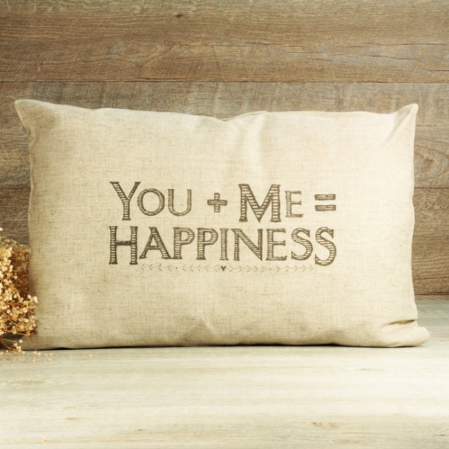 Cojín con mensaje you me happiness: Detalles y decoración