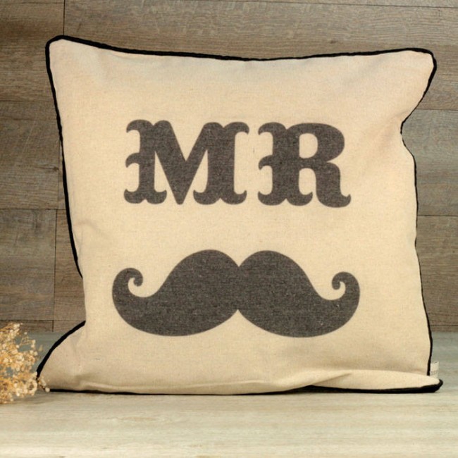 Cojín mr: Detalles y decoración