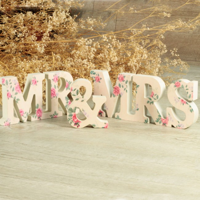 Letras Mr & Mrs con flores