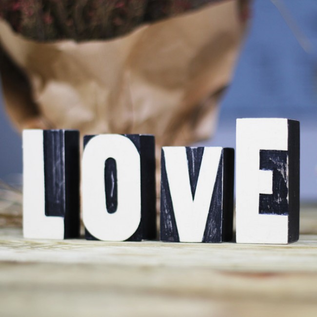 Letras Love de madera negras