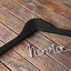 Perchas personalizadas novio