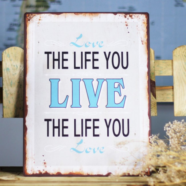 Placa de metal love the life you live