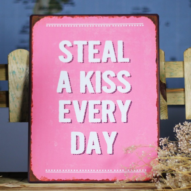 Placa de metal steal a kiss every day