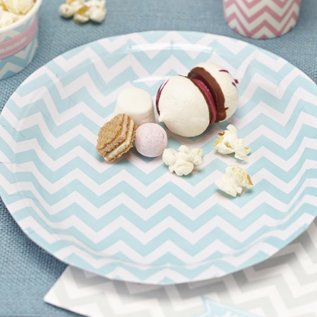 Plato de papel Chevron azul celeste (8 uds.)