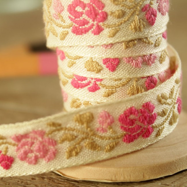 Cinta con flores bordadas | Una Boda Original Cinta con flores bordadas | Una Boda Original