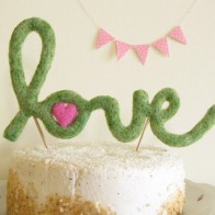Cake topper Love en lana