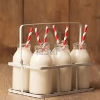 Lechera y 6 botellitas