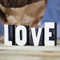 Letras Love de madera negras