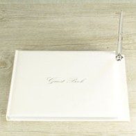 Libro de firmas blanco con bolígrafo