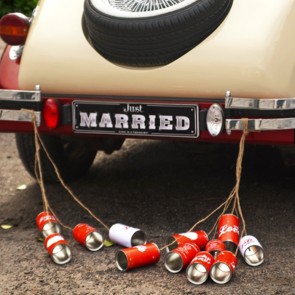 Latas para coche de boda