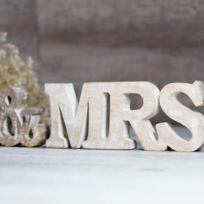 Letras Mr and Mrs madera envejecida