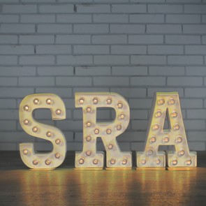 Letras SRA iluminadas