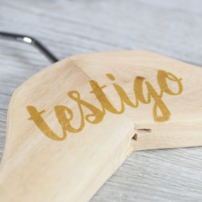 Percha personalizada para testigos de boda