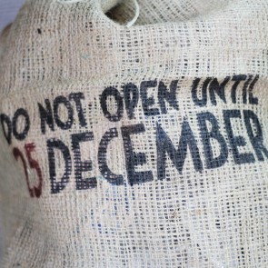 Saco yute Do not open until 25th December