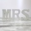 Letras Mr & Mrs en madera blanca
