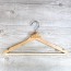 Perchas de madera personalizadas